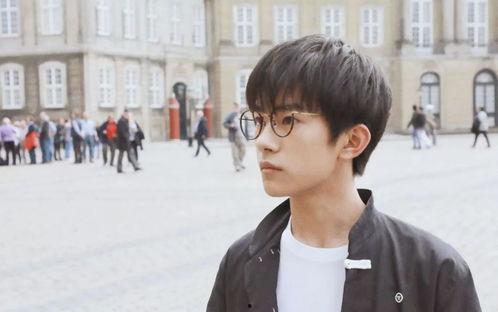 吃瓜直播间爆料娱乐圈易烊千玺,吃瓜直播间独家爆料揭秘  第2张